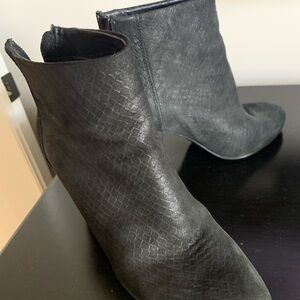 Seychelles Black Textured Ankle Booties